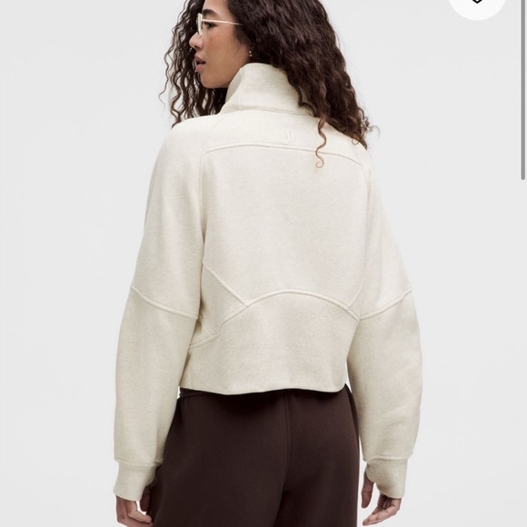 lululemon Scuba Oversized Funnel Neck Half-Zip Cropped in Heathered Bone Gold ML - Picture 3 of 6
